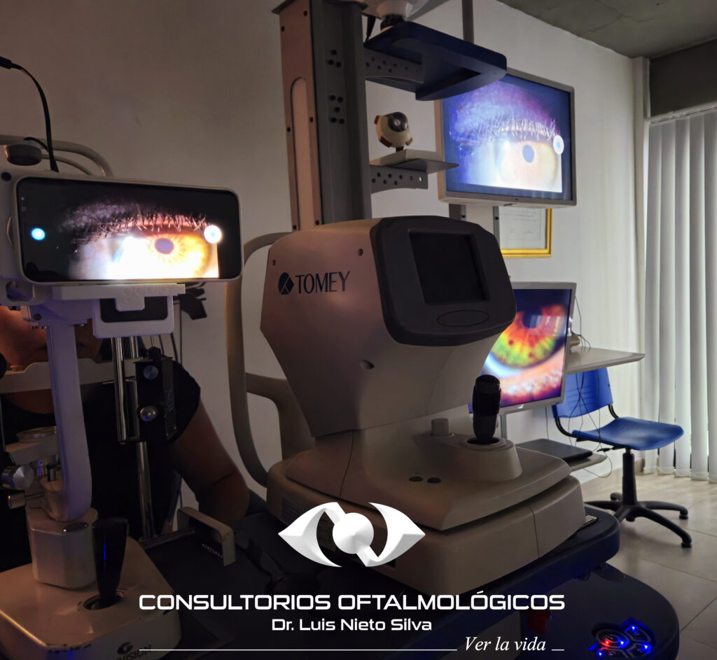 Imágenes vistas desde diferentes monitores en el consultorio.